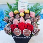 Arreglos Florales y Fresas con Chocolate Premium Exclusivo