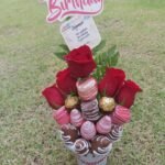 Arreglos Florales y Fresas con Chocolate Premium Exclusivo