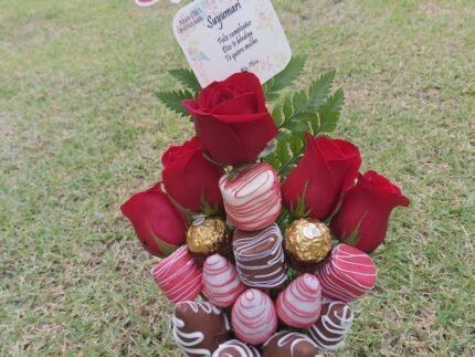 Arreglos Florales y Fresas con Chocolate Premium Exclusivo