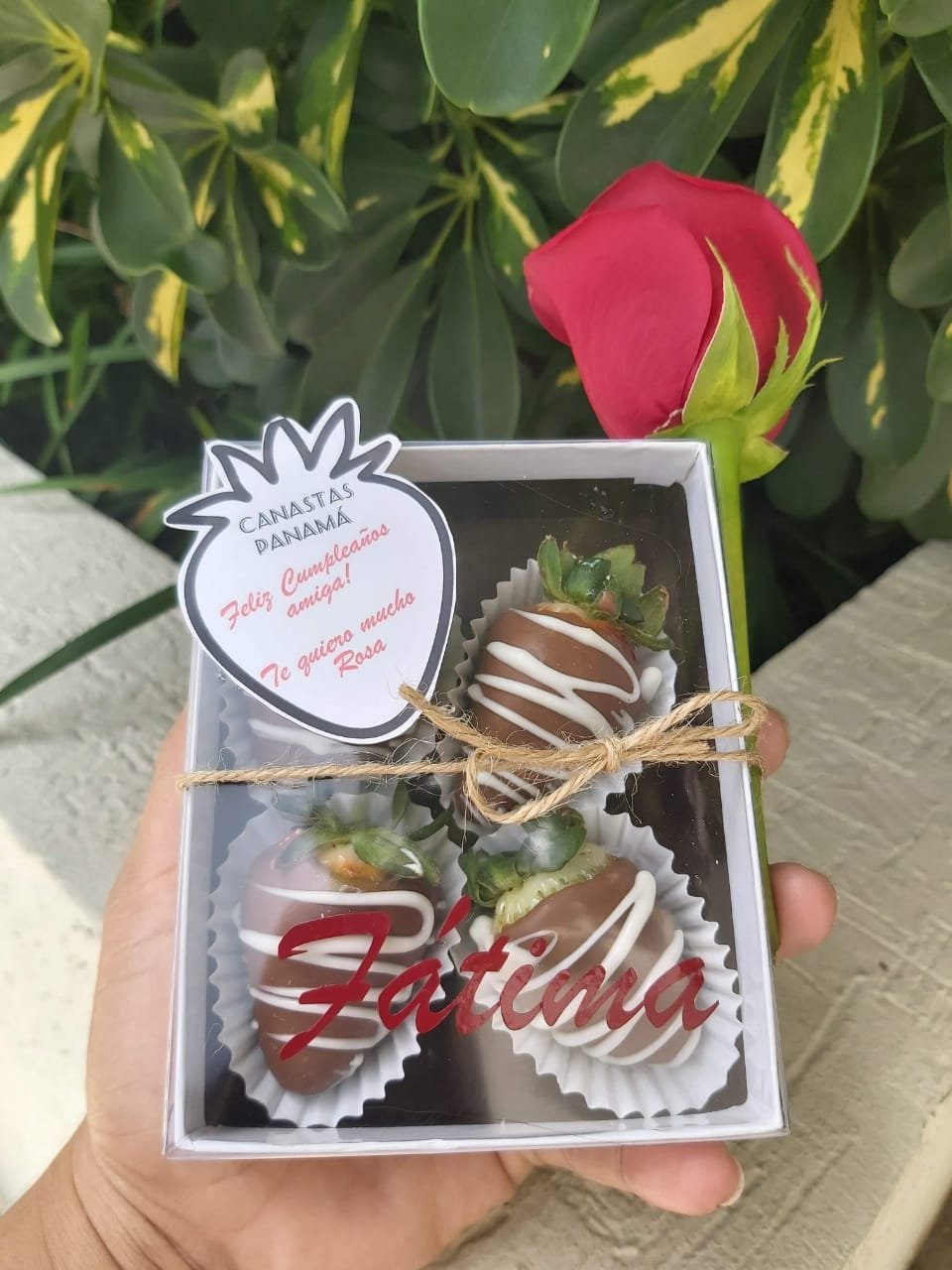 CC-019-1.jpg Arreglos Florales y Fresas con Chocolate Clásico Exclusivo - Imagen 1