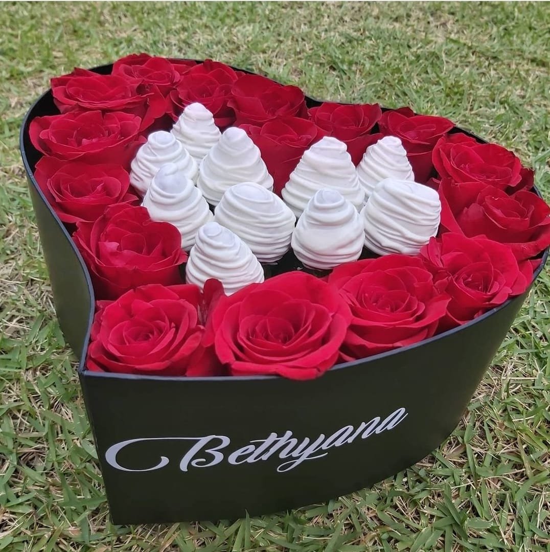 WhatsApp-Image-2022-08-01-at-10.14.22-AM-1.jpeg Arreglos Florales y Fresas con Chocolate Deluxe Exclusivo - Imagen 1